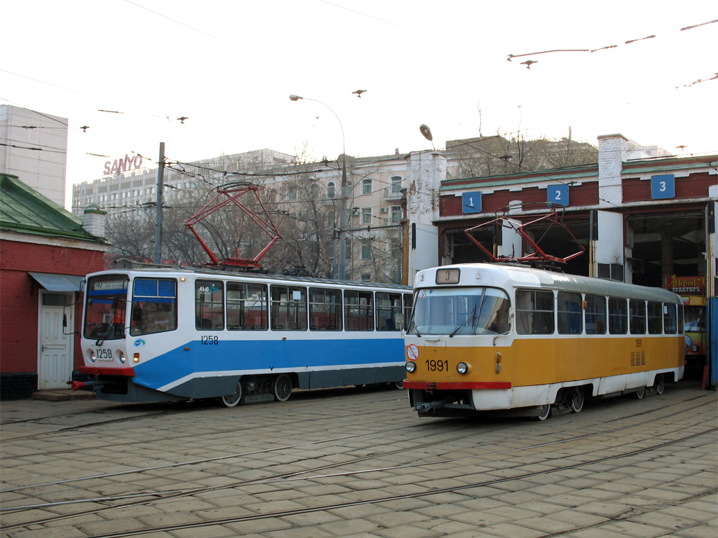 Moszkva, 71-608KM — 1258; Moszkva, Tatra T3SU — 1991
