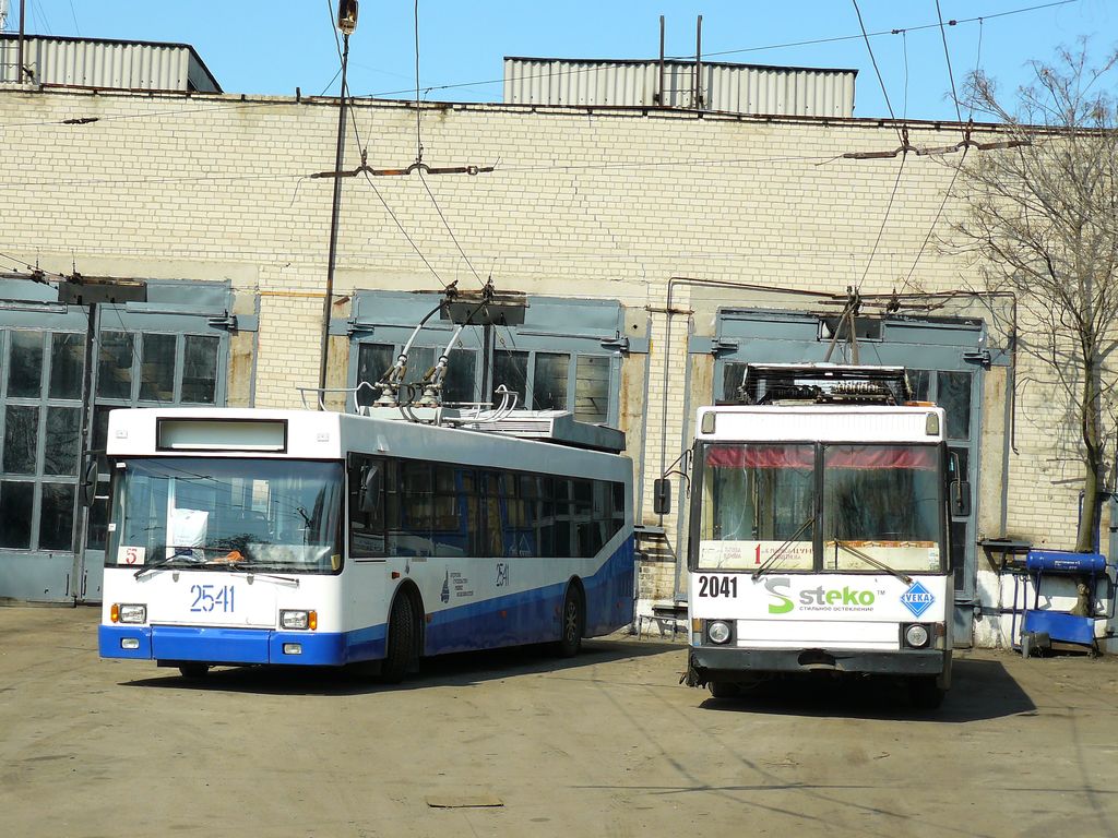 დნიპრო, YMZ E186 № 2541; დნიპრო, YMZ T1R (Т2P) № 2041; დნიპრო — Territory trolley depot