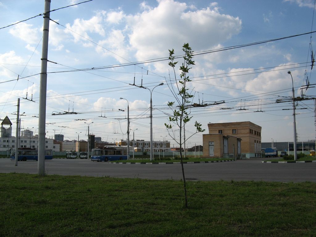 Trakčná sieť, napájanie a odber prúdu; Moskva — Trolleybus depots: [2] Novokosino bus&trolleybus depot