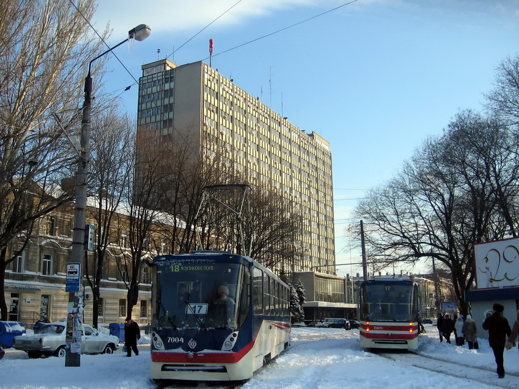 Odessa, K1 # 7004; Odessa, K1 # 7005; Odessa — 23.02.2007 — Snowfall and Its Aftermath; Odessa — Tramway lines; Odessa — Tramway Lines: Velykyi Fontan