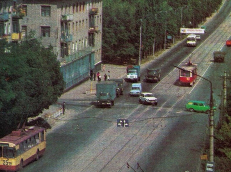 Стаханов, ЗиУ-682В № 25; Стаханов, 71-605 (КТМ-5М3) № 80; Стаханов — Исторические фотографии