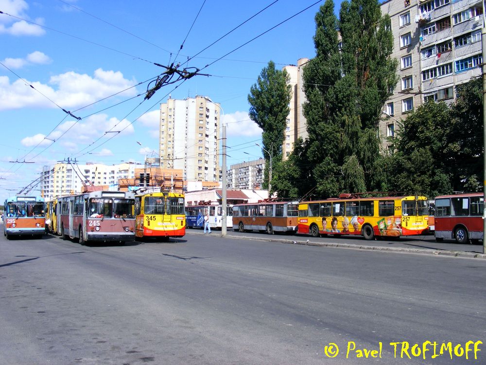 Vinnytsia, ZiU-682V-012 [V0A] č. 295; Vinnytsia, ZiU-682V č. 245; Vinnytsia, ZiU-682G [G00] č. 345; Vinnytsia, ZiU-682V [V00] č. 257; Vinnytsia — Trolleybus Lines and Infrastructure