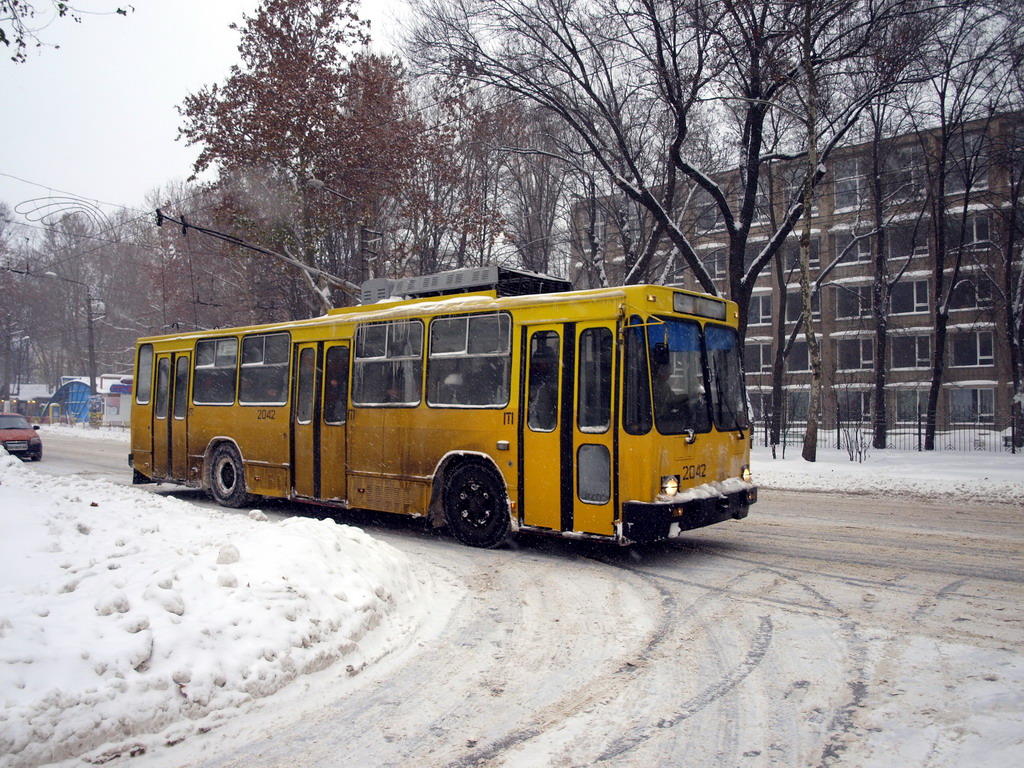 Одесса, ЮМЗ Т2 № 2042; Одесса — 15.12.2009 — Снегопад и его последствия