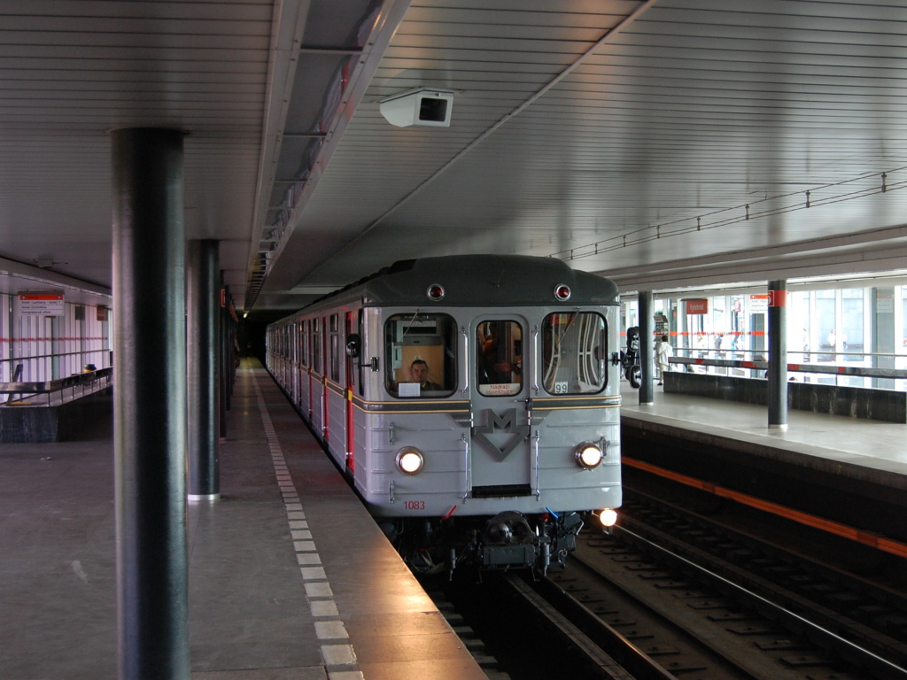 Прага, Ечс № 1083; Прага — Метрополитен: линия C
