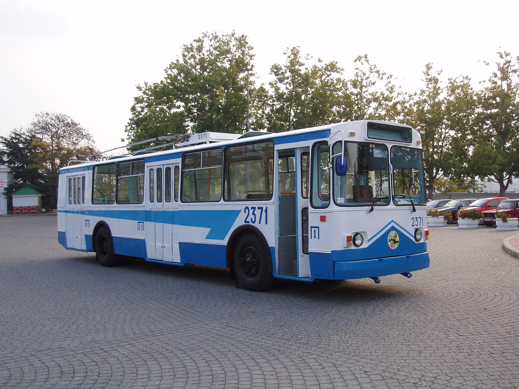 塞瓦斯托波爾, ZiU-682V-013 [V0V] # 2371; 塞瓦斯托波爾 — Exhibition dedicated to 60 years of working Sevastopol's trolleybuses