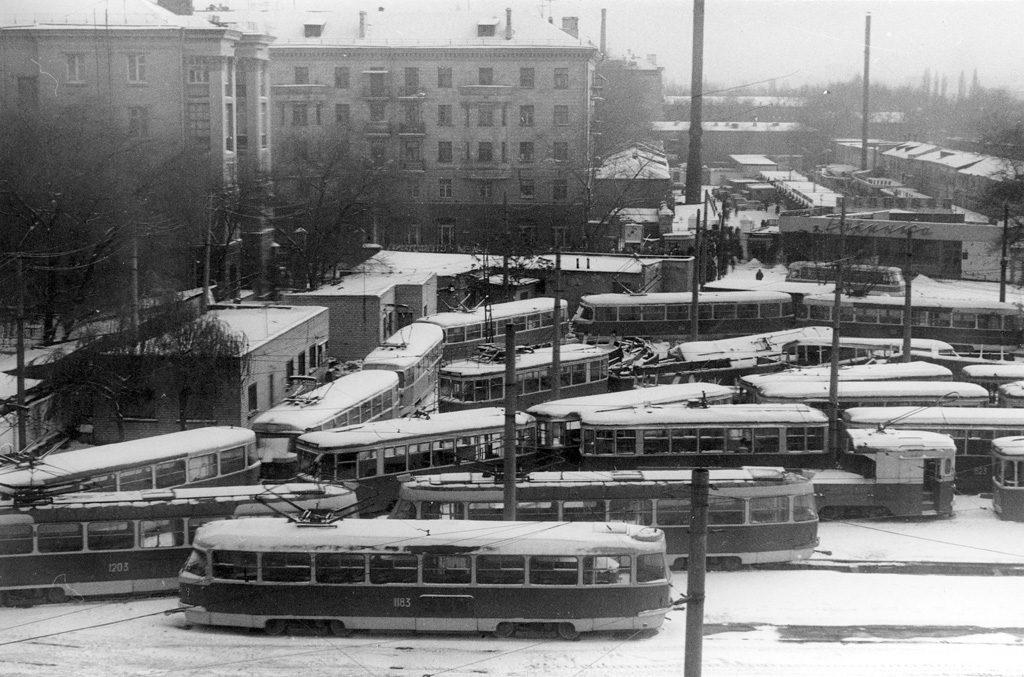 Днепър, Tatra T3SU № 1183; Днепър, Tatra T3SU № 1203; Днепър — Исторически снимки: Фотосерия на чуждестранни автори; Днепър — Територия на трамвайно депо