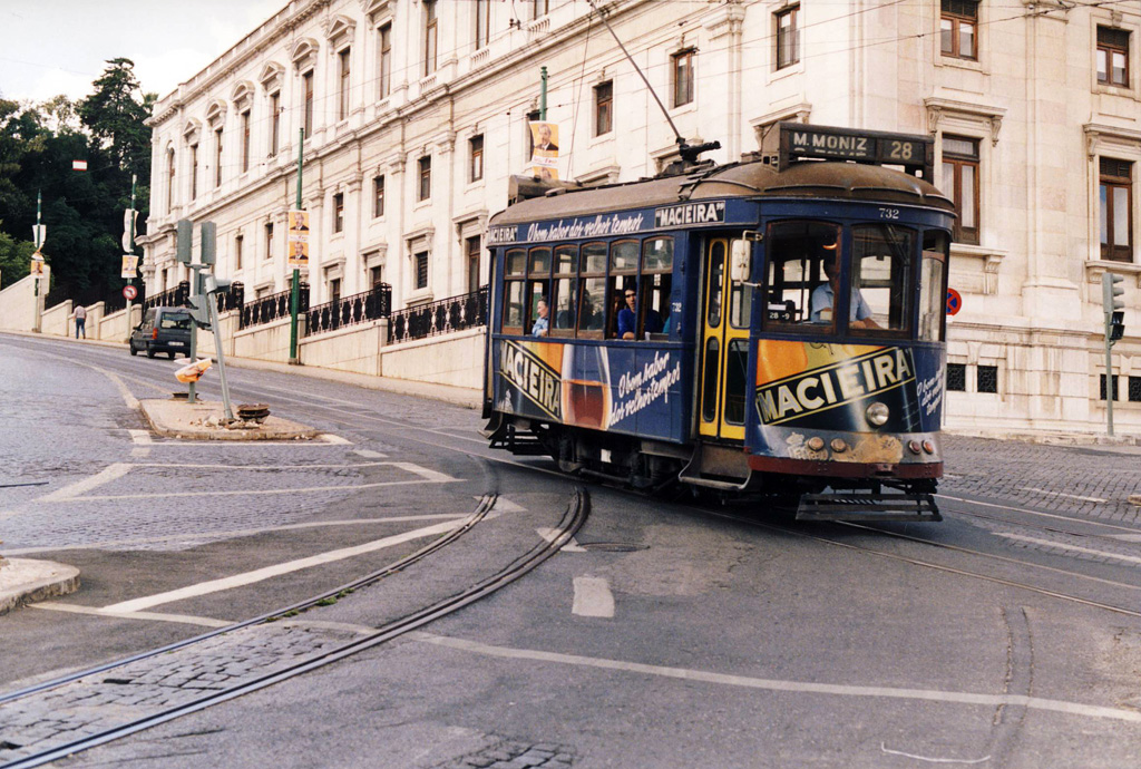 Lisbon, Carris 2-axle motorcar (Standard) nr. 732