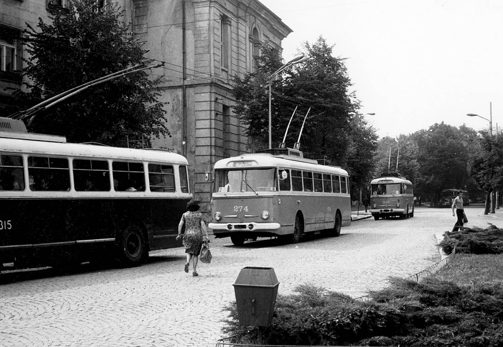 София, Škoda 9Tr10 № 274; София, Škoda 9Tr16 № 346; София — Исторически снимки — Тролейбуси (1941–1989)