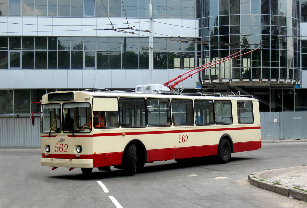 Zaporoże, ZiU-682B Nr 562; Zaporoże — Fantrip on the ZiU-682B #562 trolleybus (9 Jul 2011)