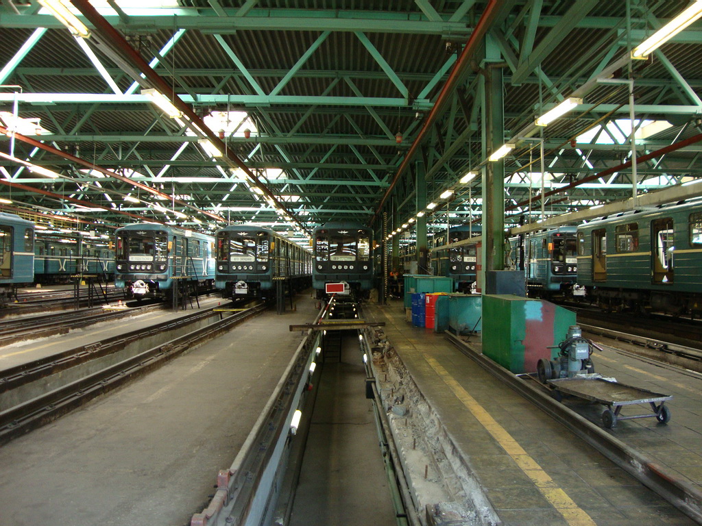 Moscou — Metro — Vehicles — Type 81-717/714 and modifications