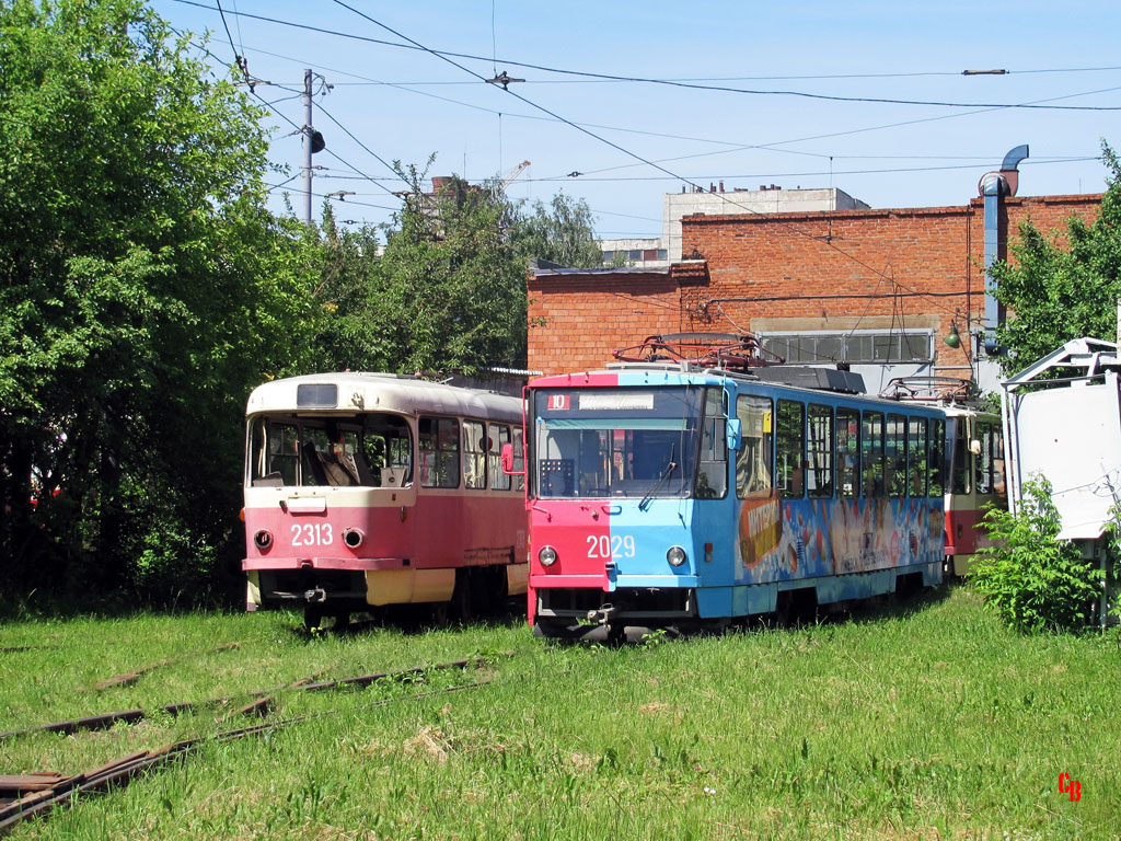 Iżewsk, Tatra T3SU Nr 2313; Iżewsk, Tatra T6B5SU Nr 2029; Iżewsk — Tramway deport # 2