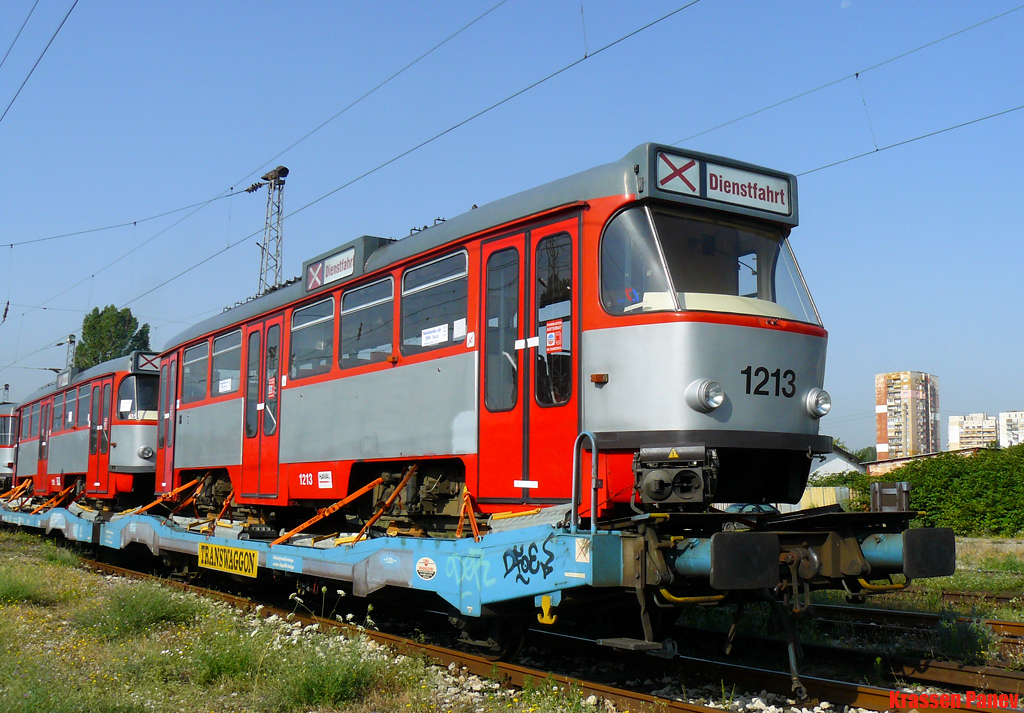 Софія, Tatra T4DC № 1213; Софія — Доставка и разтоварване на T4D-C от Хале — юли 2011 г.