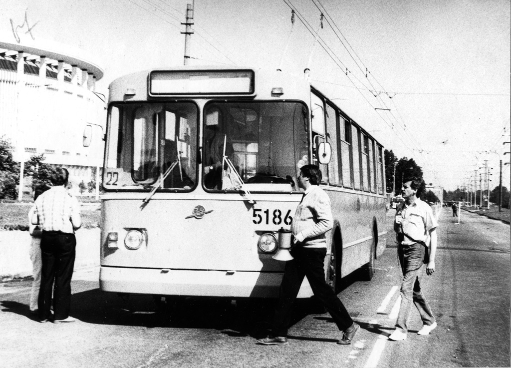 სანქტ-პეტერბურგი, ZiU-682V-012 [V0A] № 5186; სანქტ-პეტერბურგი — Drivers skill competitions; სანქტ-პეტერბურგი — Historical trolleybus photos