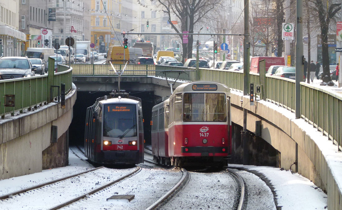 Вена, Siemens ULF-B1 № 742; Вена, Bombardier Type c5 № 1437; Вена — Подземный трамвай — USTRABA (Unterpflasterstrassenbahn)