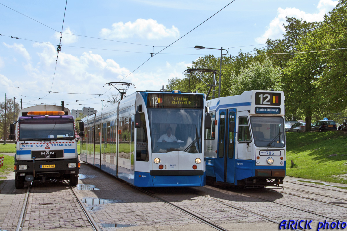 Amsterdam, Siemens Combino # 2111; Amsterdam, LHB 9G # 785