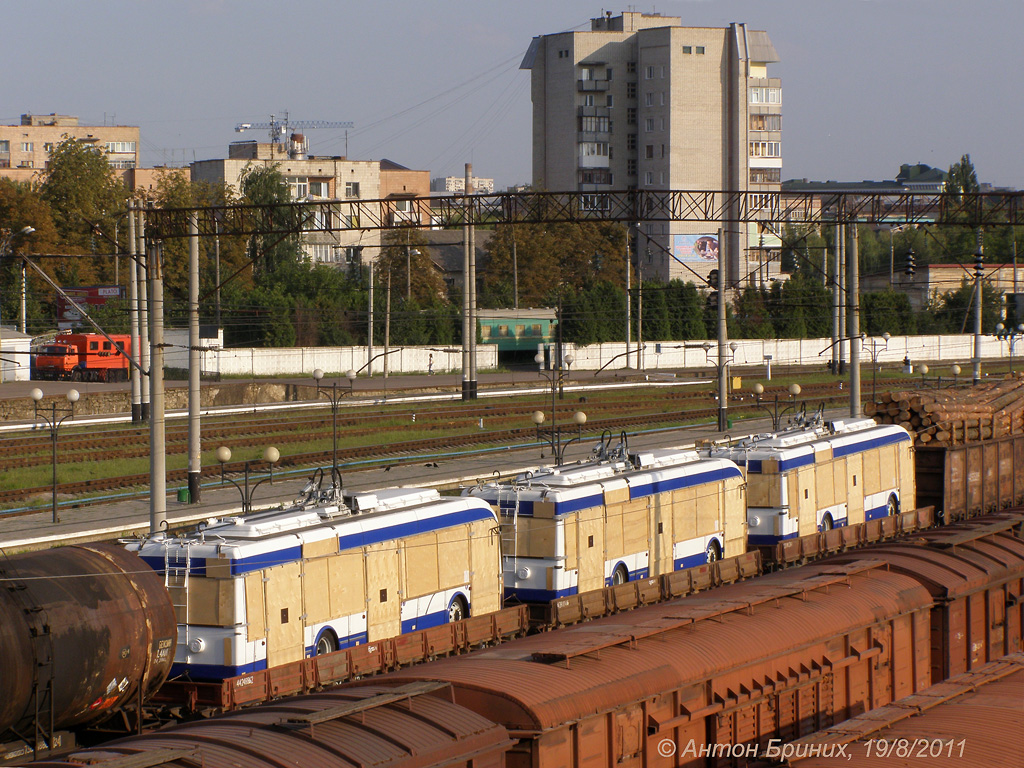 Chișinău, BKM 321 č. 2178; Chișinău, BKM 321 č. 2176; Rivne — Miscellaneous photos
