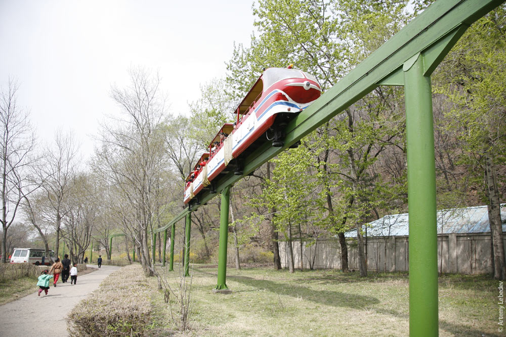 Pyongyang, Kim Jong-Thae Electric Locomotive Works № 1; Pyongyang — Monorail