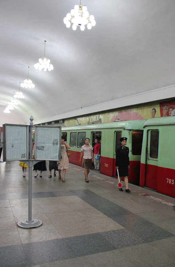 Пхеньян, BVG D № 782; Пхеньян, BVG D № 783; Пхеньян — линия 1 — станция Кэсон (Триумфальное возвращение)