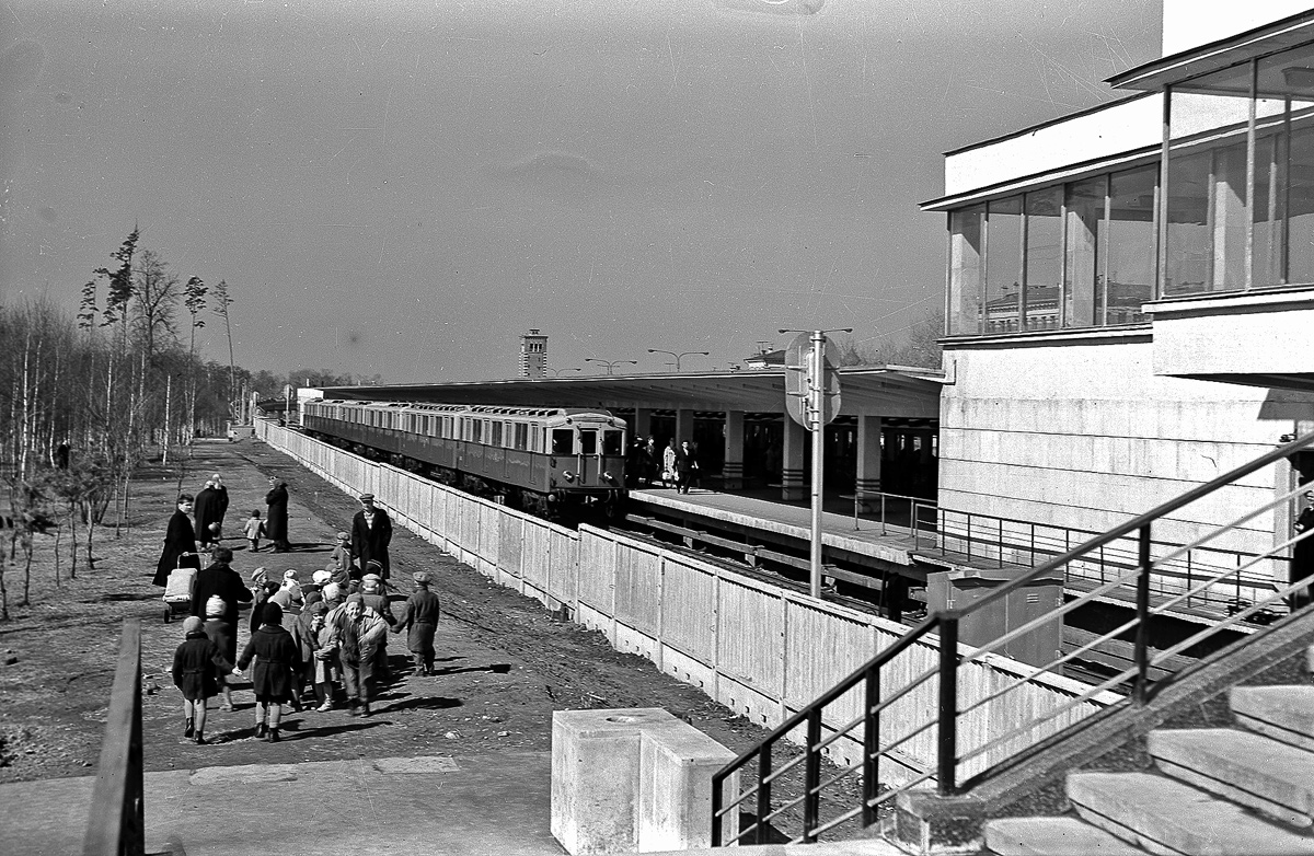 Moskwa — Metro — Vehicles — Type A/B; Moskwa — Metro — [3] Arbatsko-Pokrovskaya Line; Moskwa — Metropolitan — historical photos (1933-1991)