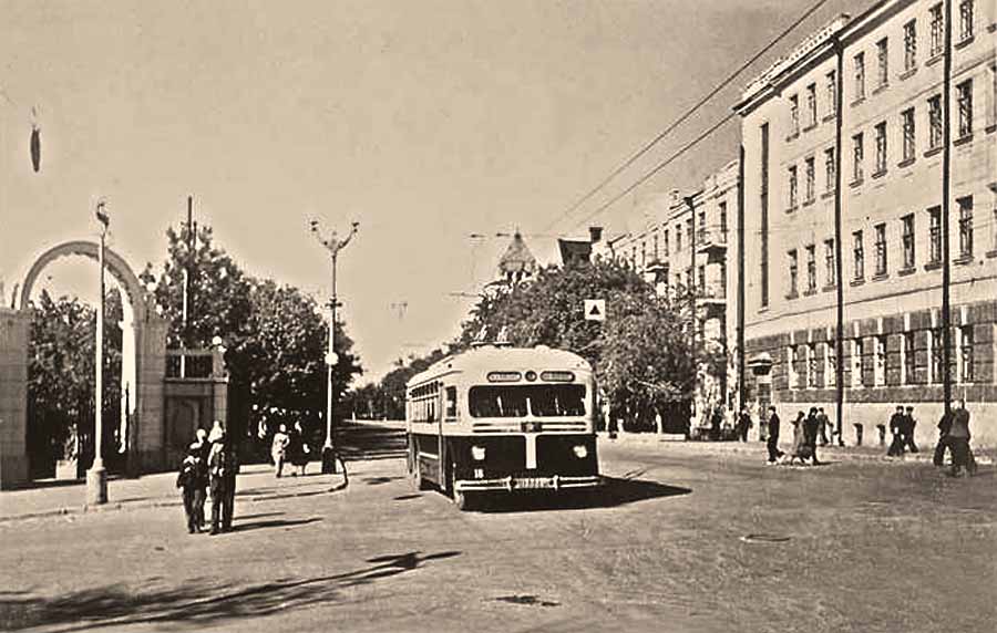 Самара, МТБ-82Д № 18; Самара — Исторические фотографии — Трамвай и Троллейбус (1942-1991); Самара — Троллейбусные линии