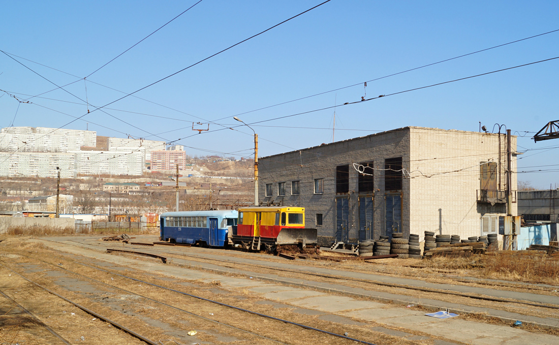 Владивосток, ГС-4 (КРТТЗ) № 45; Владивосток, РВЗ-6М2 № 226; Владивосток — Трамвайное кладбище
