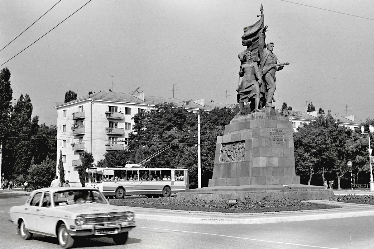 Новороссийск, ЗиУ-682В № 123; Новороссийск — Старые фотографии