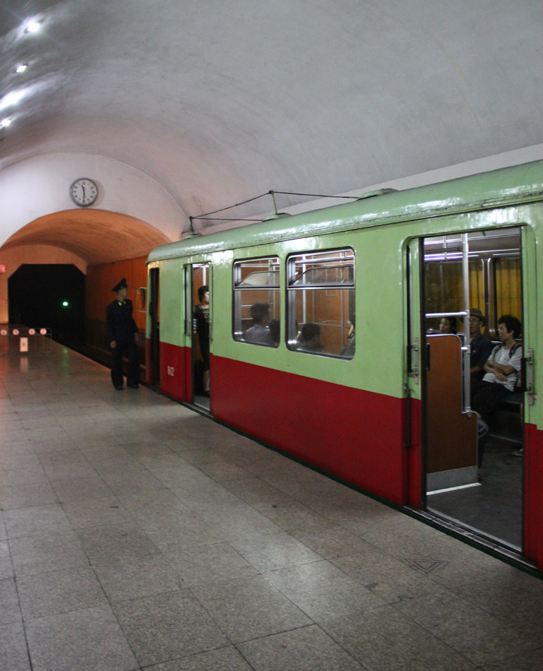 Phenian, BVG D Nr. 812; Phenian — Hyŏksin Line (혁신선) — Samhŭng Station (삼흥)