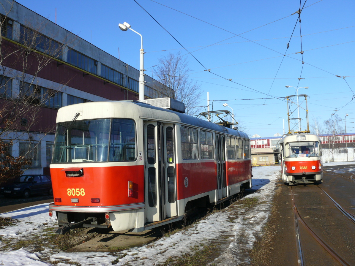 布拉格, Tatra T3M # 8058; 布拉格, Tatra T3SUCS # 7232