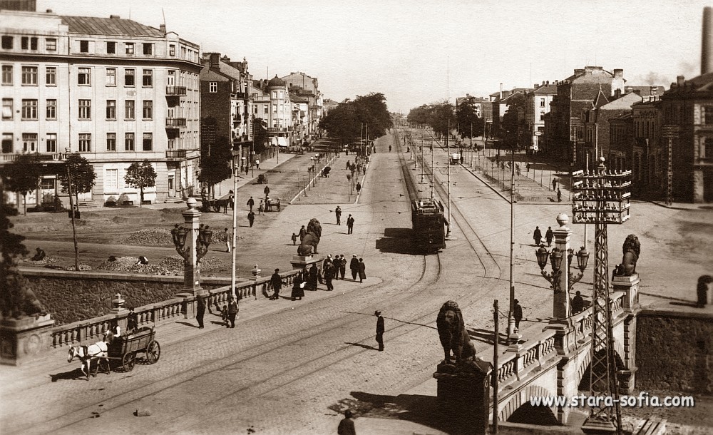 София — Исторически снимки — Трамвайна инфраструктура (1901–1942); София — Исторически снимки — Трамвайни мотриси (1901–1942); София — Трамвайни мотриси с неизвестни номера