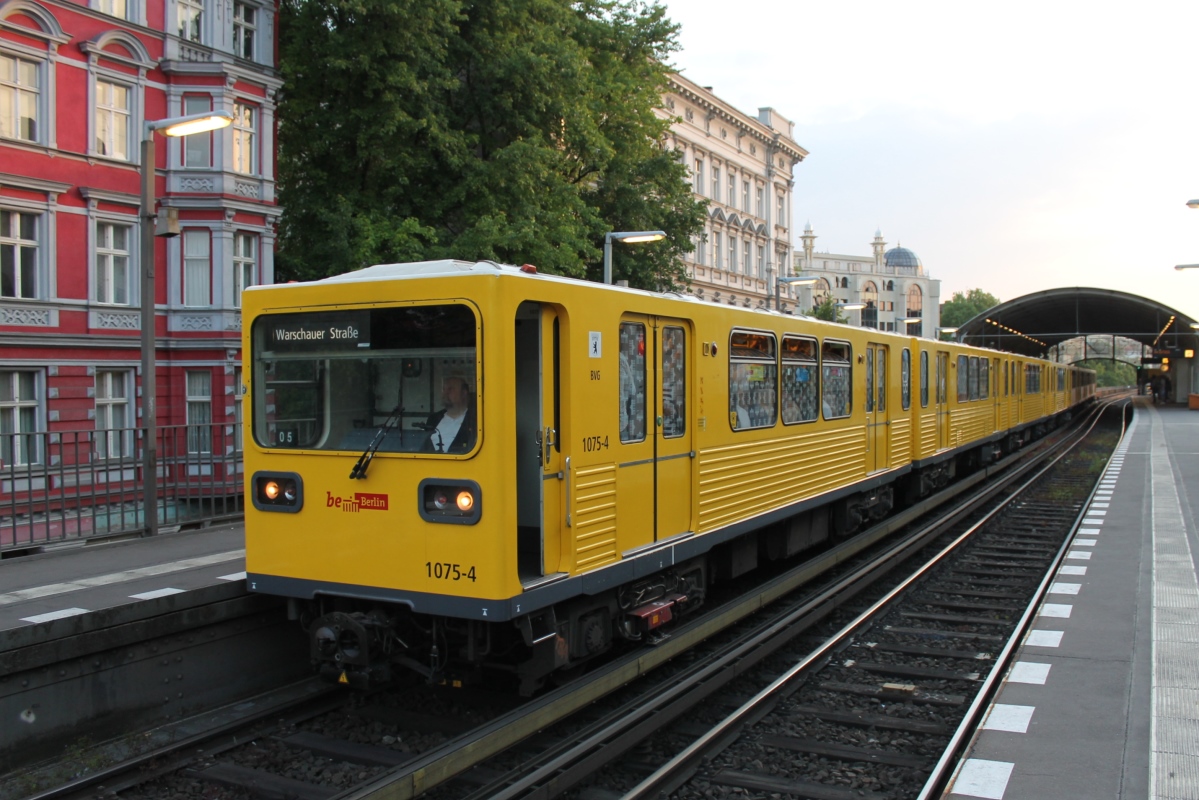 柏林, BVG GI/1E # 1075-4; 柏林 — U-Bahn — line U1