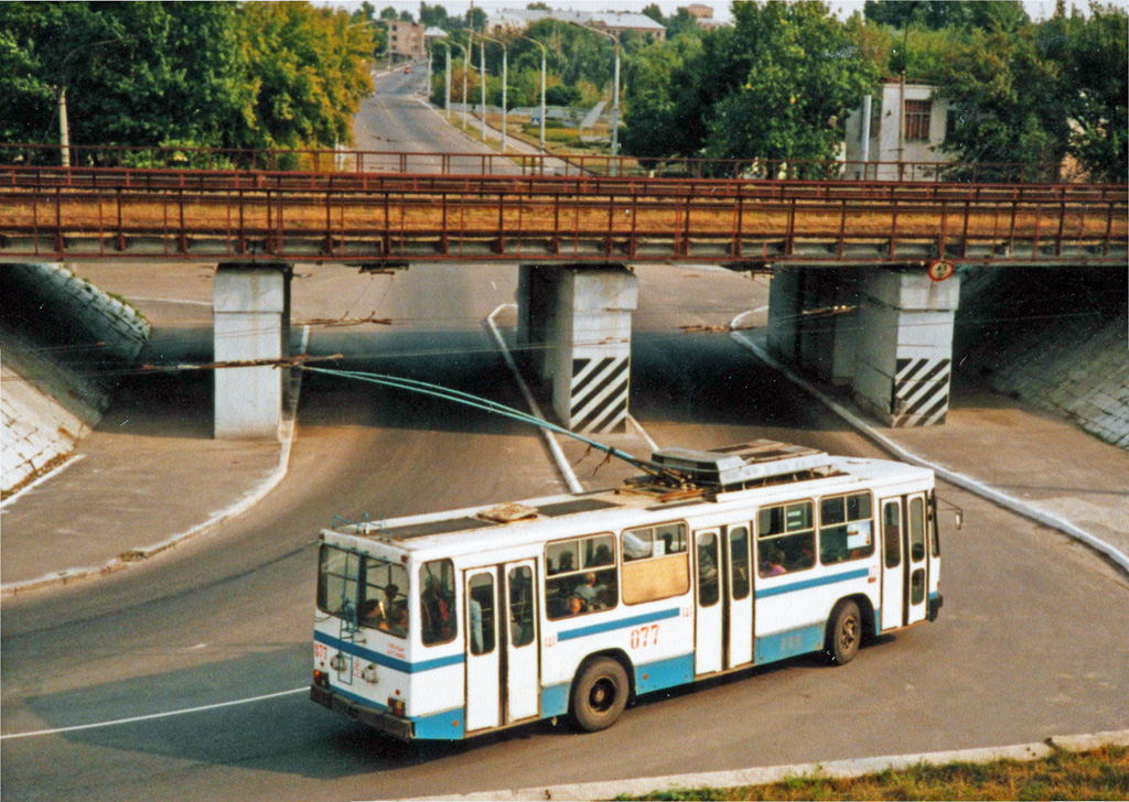 Lisichansk, YMZ T2 nr. 077; Lisichansk — Экскурсия для делегации из Германии, Дании, Великобритании и Испании 2.09.2001 года