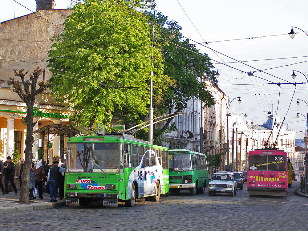 Chernivtsi, Škoda 14Tr11/6 № 318; Chernivtsi, Škoda 14Tr11/6 № 316; Chernivtsi — Movement trolley across the street Golovna reason repair of streets of Sholom Aleichem and Sagaydachnogo 2008.