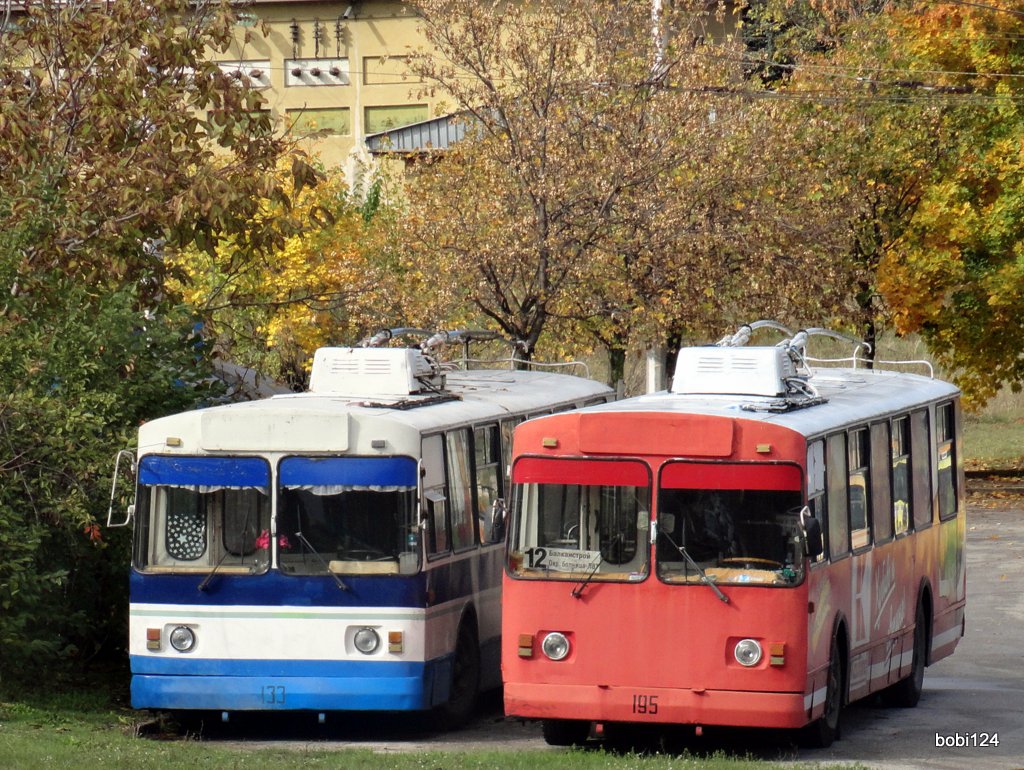 Pleven, ZiU-682UP PRB č. 133 (01335); Pleven, ZiU-682V1UB č. 195 (01957)