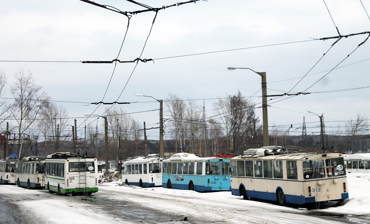 Томск, АКСМ 101А № 342; Томск, ЛиАЗ-5280 (ВЗТМ) № 359; Томск, АКСМ 101А № 336; Томск, ЗиУ-682Г-018 [Г0Р] № 351; Томск, АКСМ 101М № 343; Томск — Троллейбусное депо