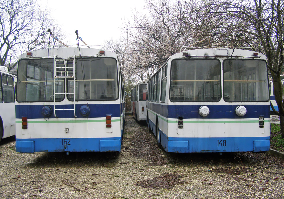 Pleven, ZiU-682UP PRB № 162 (01624); Pleven, ZiU-682UP PRB № 148 (01484)