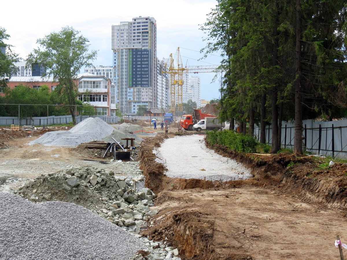 Jekaterinburgas — The construction of a tram line along street Tatishcheva
