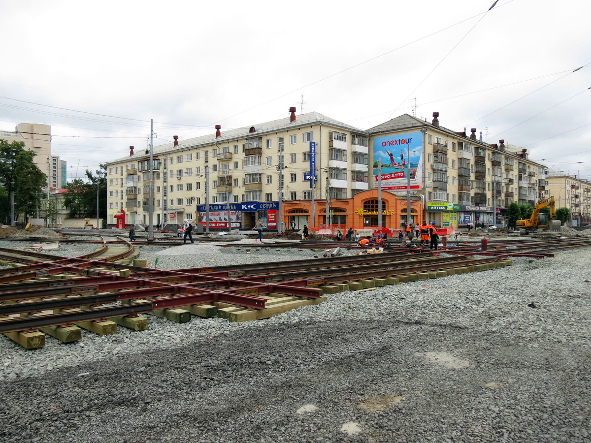 Jekaterinburg — The construction of a tram line along street Tatishcheva