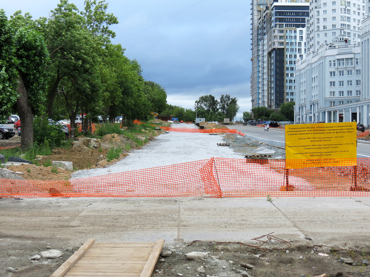 Yekaterinburg — The construction of a tram line along street Tatishcheva