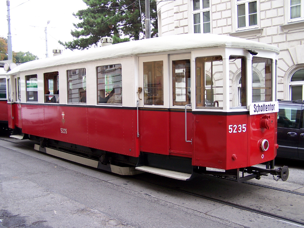 Vienne, Simmering Type  m3 N°. 5235; Vienne — Tramwaytag 2006