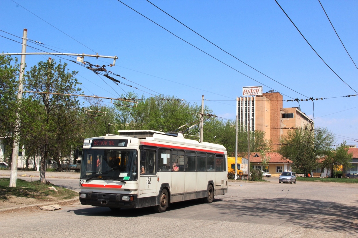 Piatra Neamț, Berliet ER100 № 152; Piatra Neamț — Trolleybus Lines and Infrastructre