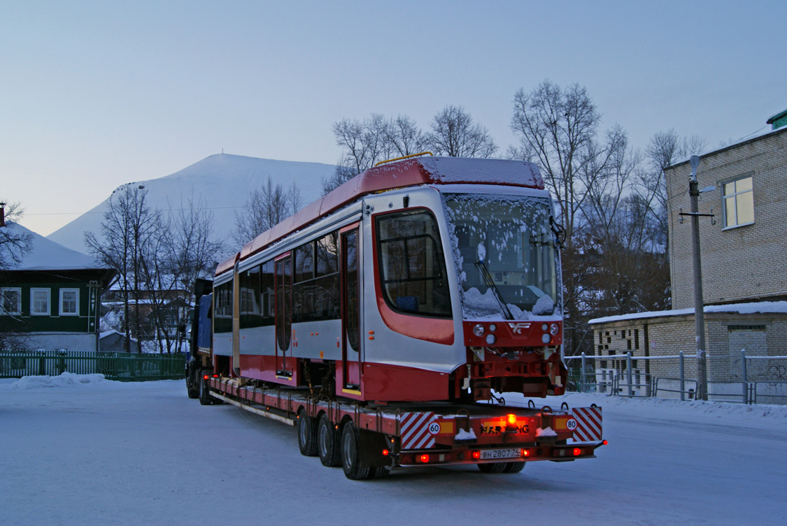 Szentpétervár, 71-631-02.02 — 5220; Ust-Katav — Tram cars for St. Petersburg