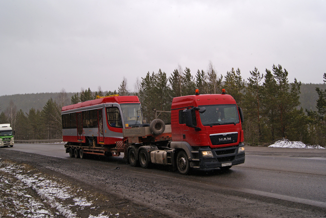 Szentpétervár, 71-631-02.02 — 5226; Ust-Katav — Tram cars for St. Petersburg