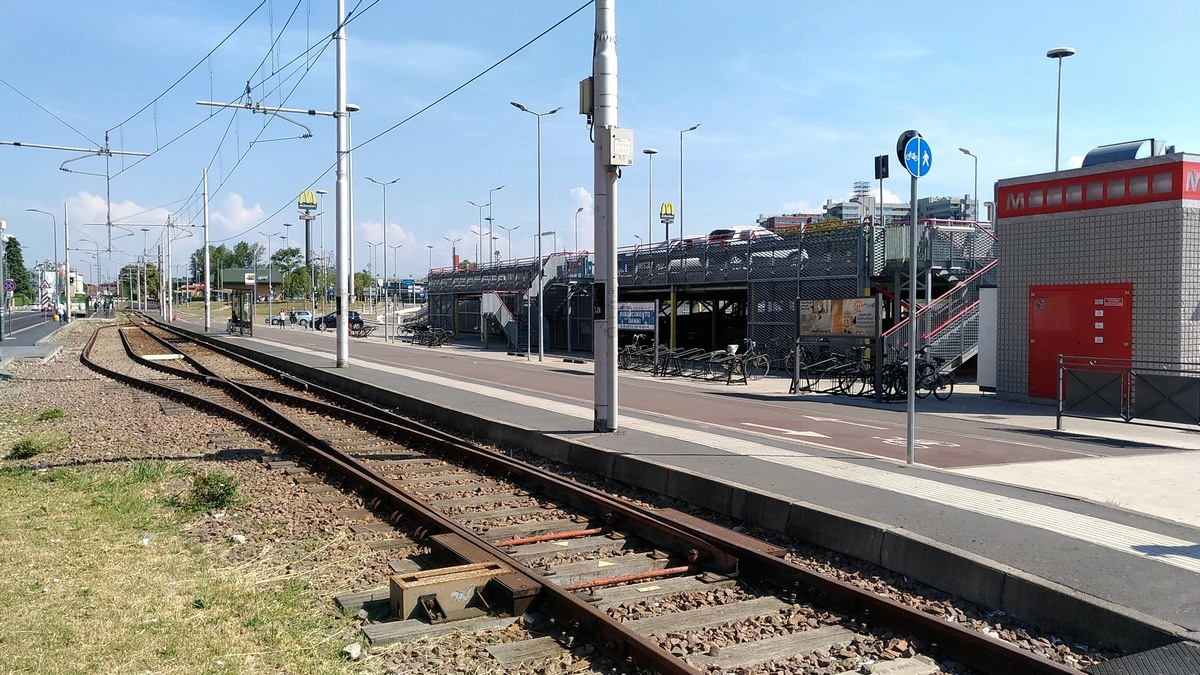 Milano — Metro — Linea M3; Milano — Suburban tramway line "Comasina"-"Limbiate"