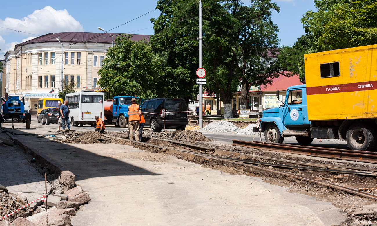 Donetsk — Track reconstructions and repairings