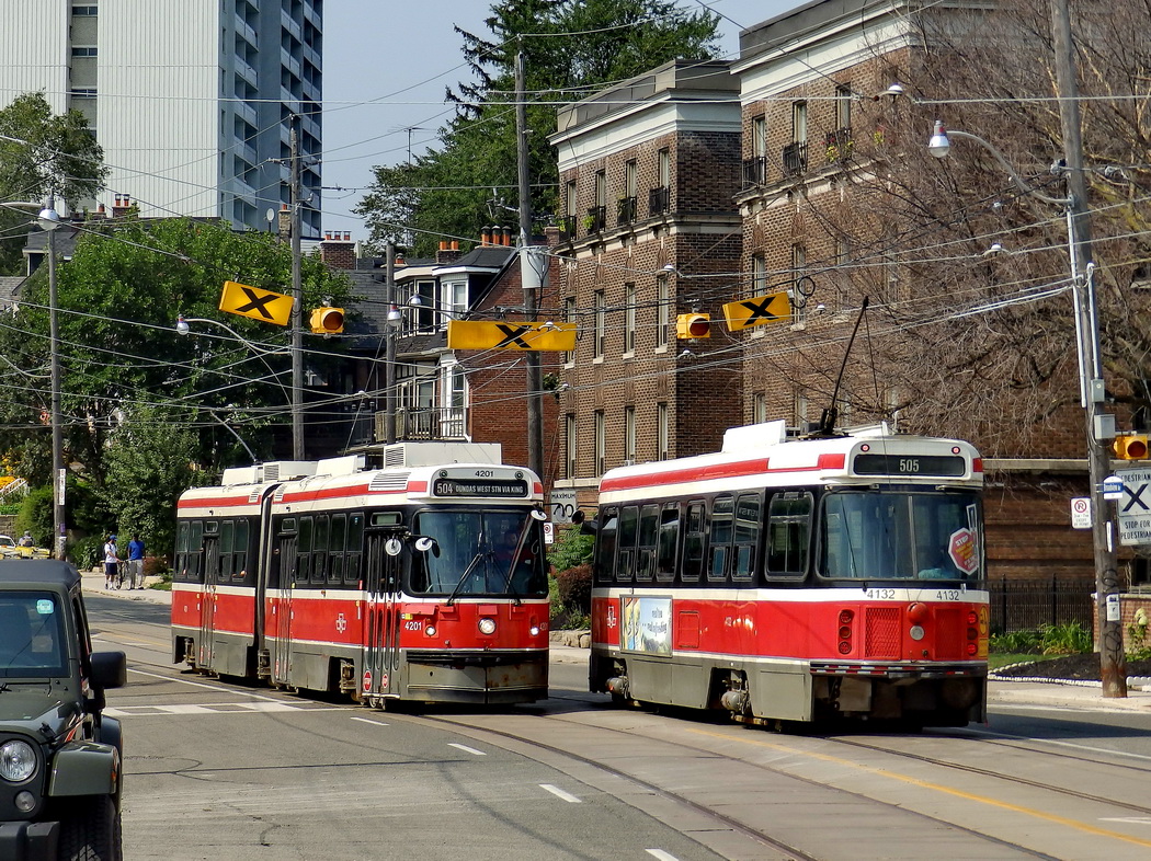Toronto, UTDC ALRV № 4201; Toronto, UTDC CLRV № 4132