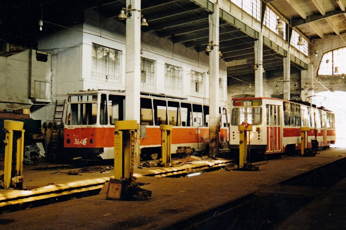 Sankt Peterburgas, LM-68M nr. 3647; Sankt Peterburgas, LVS-86K nr. 3427; Sankt Peterburgas — Tramway depot # 2