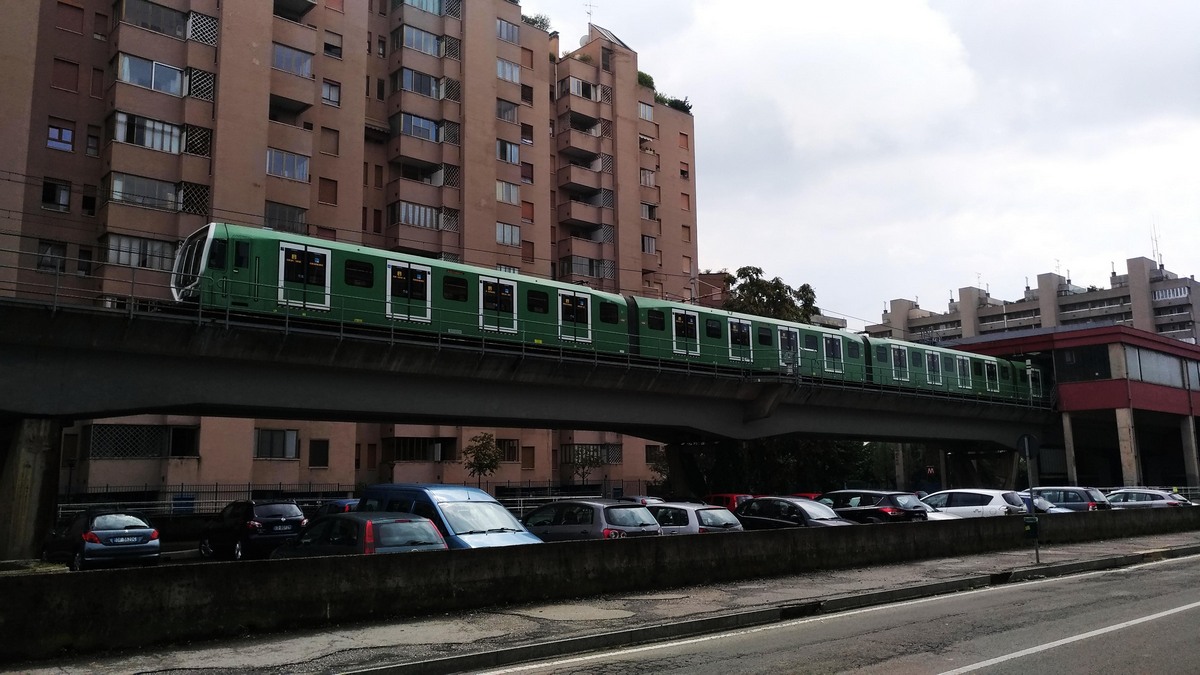 Milano, AnsaldoBreda Leonardo № 581+582; Milano — Metro — Linea M2