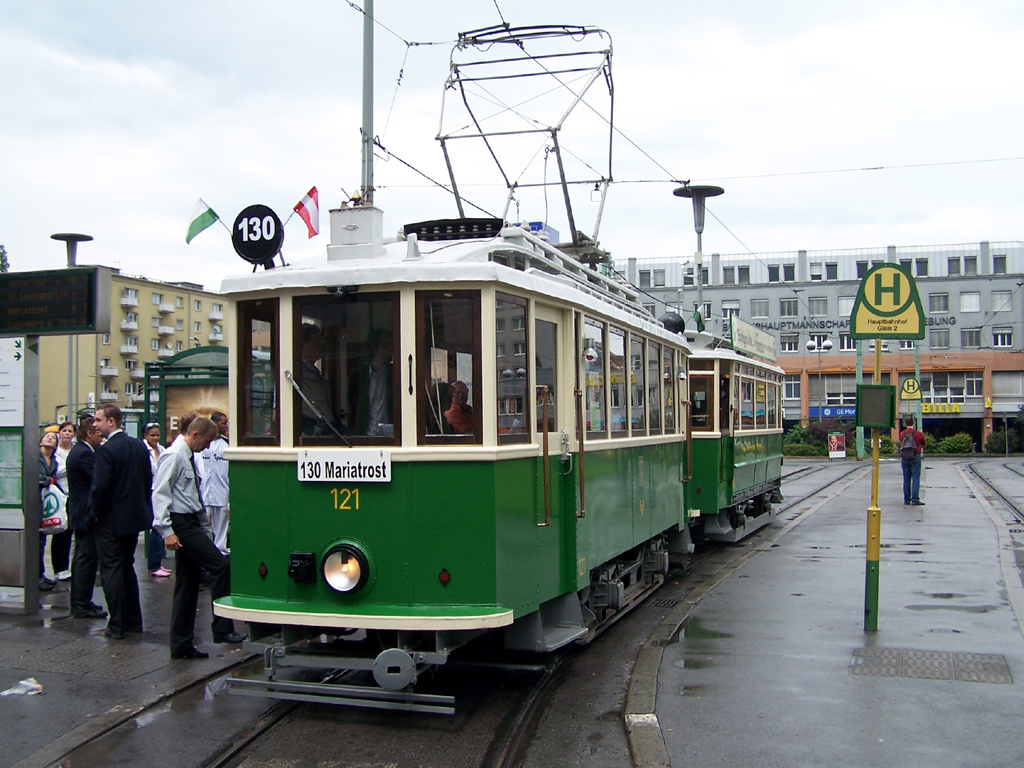 Грац, Двухосный моторный вагон № 121; Грац — 130 лет трамвая в Граце