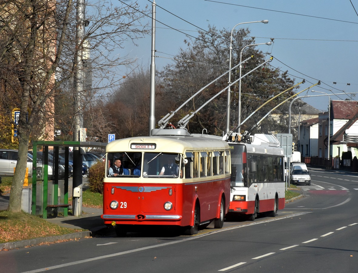 Острава, Škoda 8Tr6 № 29; Опава — 35 лет с вами — символическое прощание с троллейбусами 14Tr(M) / 35 let s Vami — symbolické rozlouceni s trolejbusy 14Tr(M)