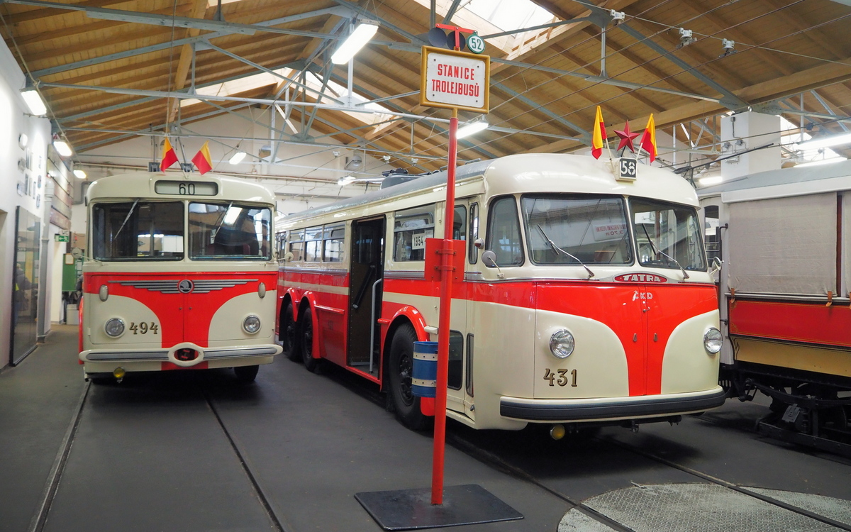 Prague, Tatra T400 III.B № 431; Prague, Škoda 8Tr9 № 494